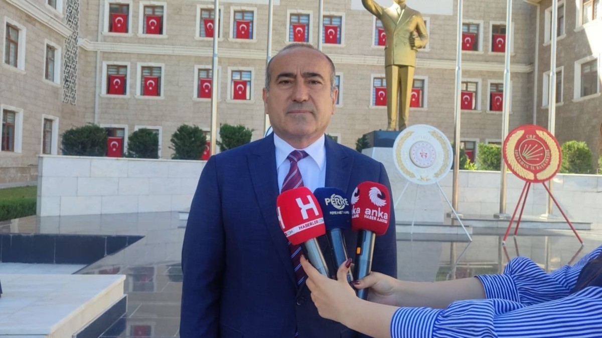 Özcan’dan 4 Ekim mesajı: ‘Cumhuriyet’in kadına verdiği haklar gerçek yaşam eşitliğine dönüşmeli’